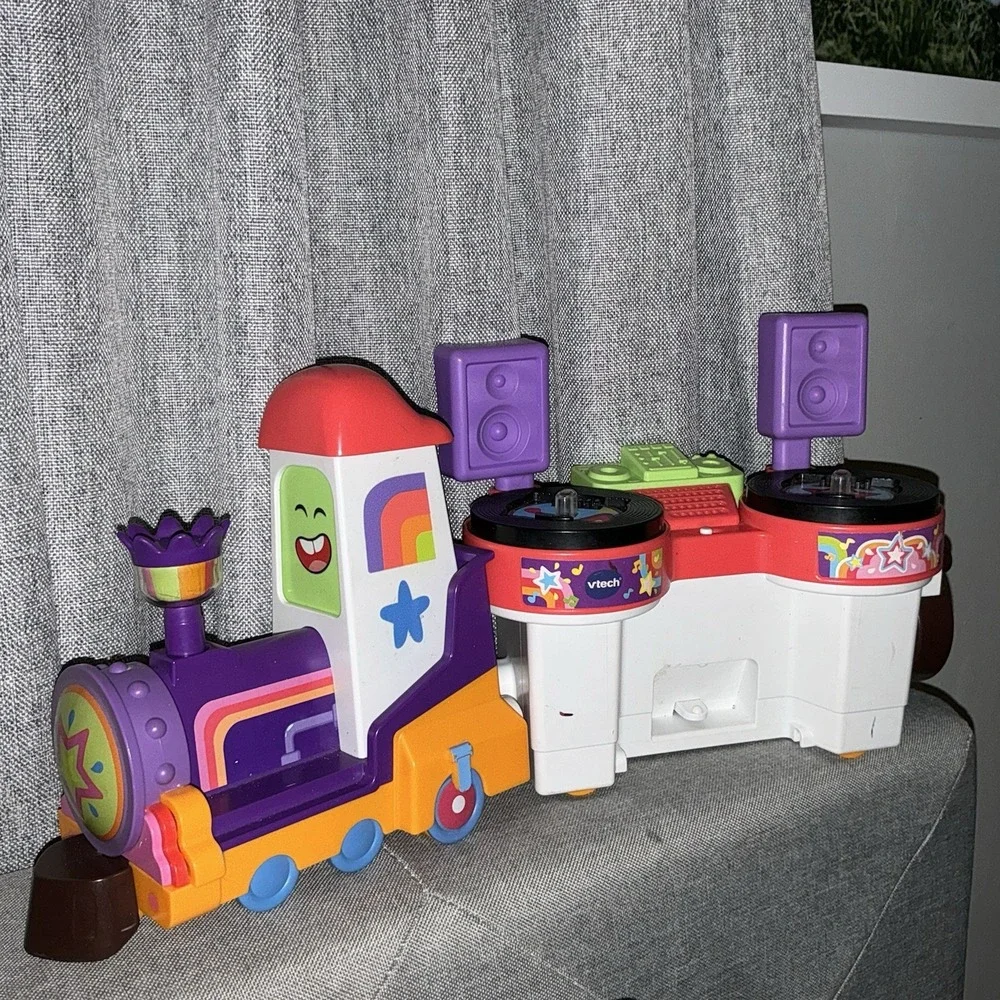 VTech Go! Go! Cory Carson DJ Trax The Roll Train Lights Engine And Turntable